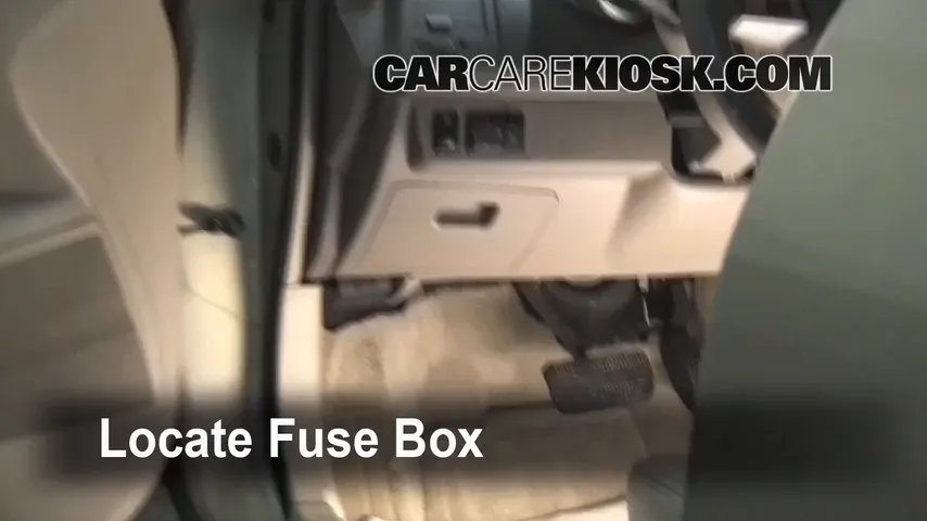 2004 Nissan Maxima SE 3.5L V6 Fusible (interior)